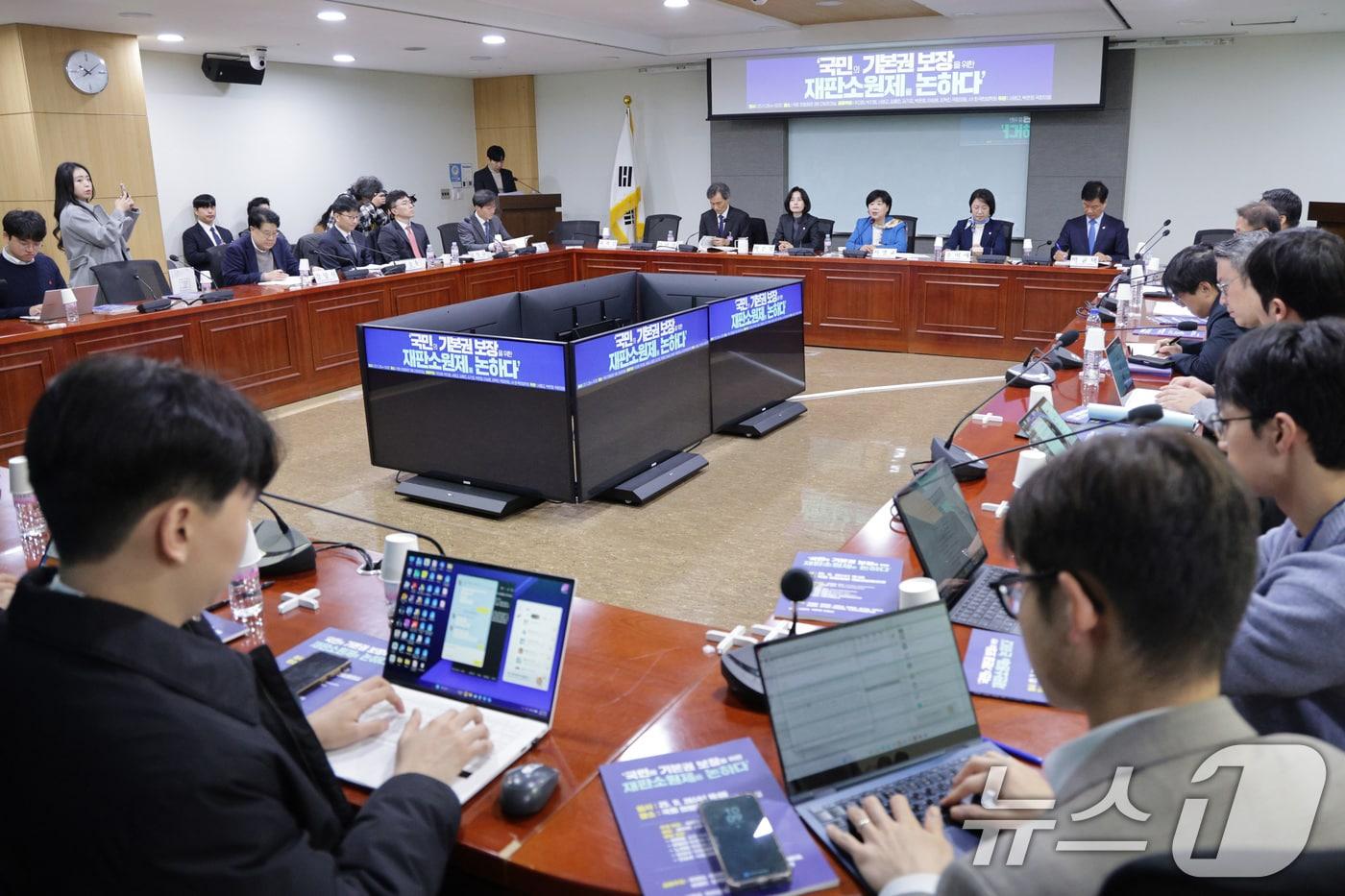 서영교 더불어민주당 의원이 26일 서울 여의도 국회 의원회관에서 열린 &#39;국민의 기본권 보장을 위한 재판소원제를 논하다&#39; 토론회에서 인사말을 하고 있다. 2025.11.26/뉴스1 ⓒ News1 신웅수 기자