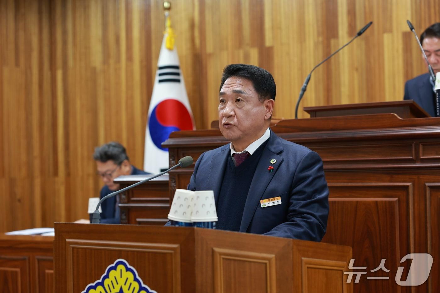 26일 정영철 영동군수가 군의회 정례회서 시정연설을 하고 있다. &#40;영동군 제공. 재판매 및 DB금자&#41; /뉴스1 
