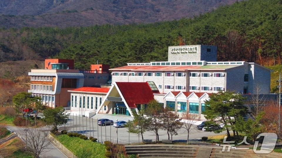 본문 이미지 - 전북 고창군이 운영하는 선운산 유스호스텔이 환경 정비사업을 통해 쾌적하고 안전한 힐링공간으로 새롭게 태어났다.(고창군제공, 재판매 및 DB금지)2025.11.26/뉴스1