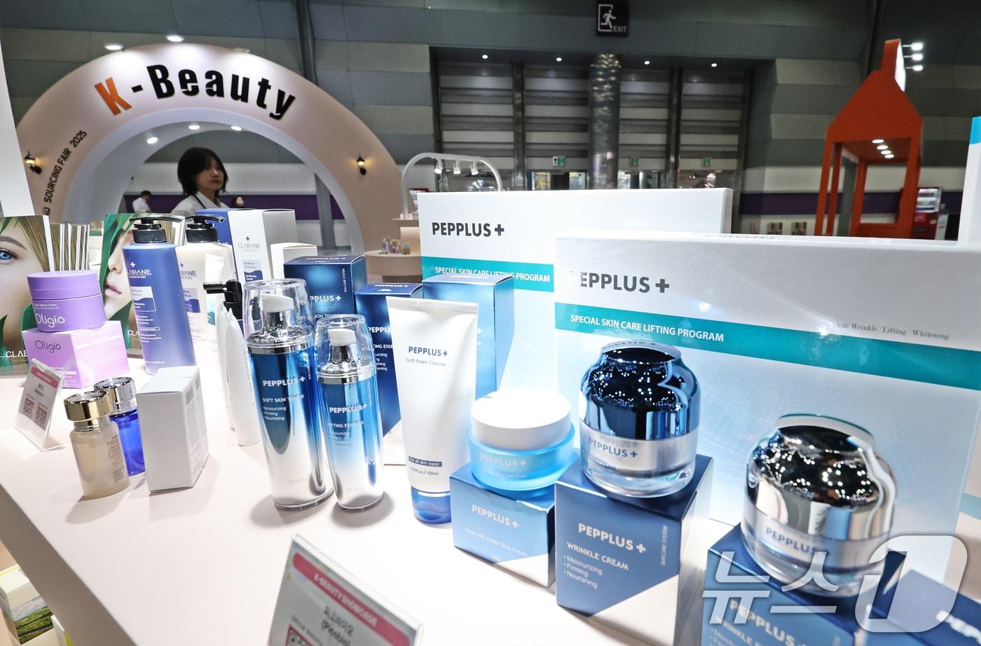 26일 서울 강남구 코엑스에서 열린 &#39;제18회 KITA 해외마케팅 종합대전&#39;에 화장품이 진열돼 있다. 2025.11.26/뉴스1 ⓒ News1 황기선 기자