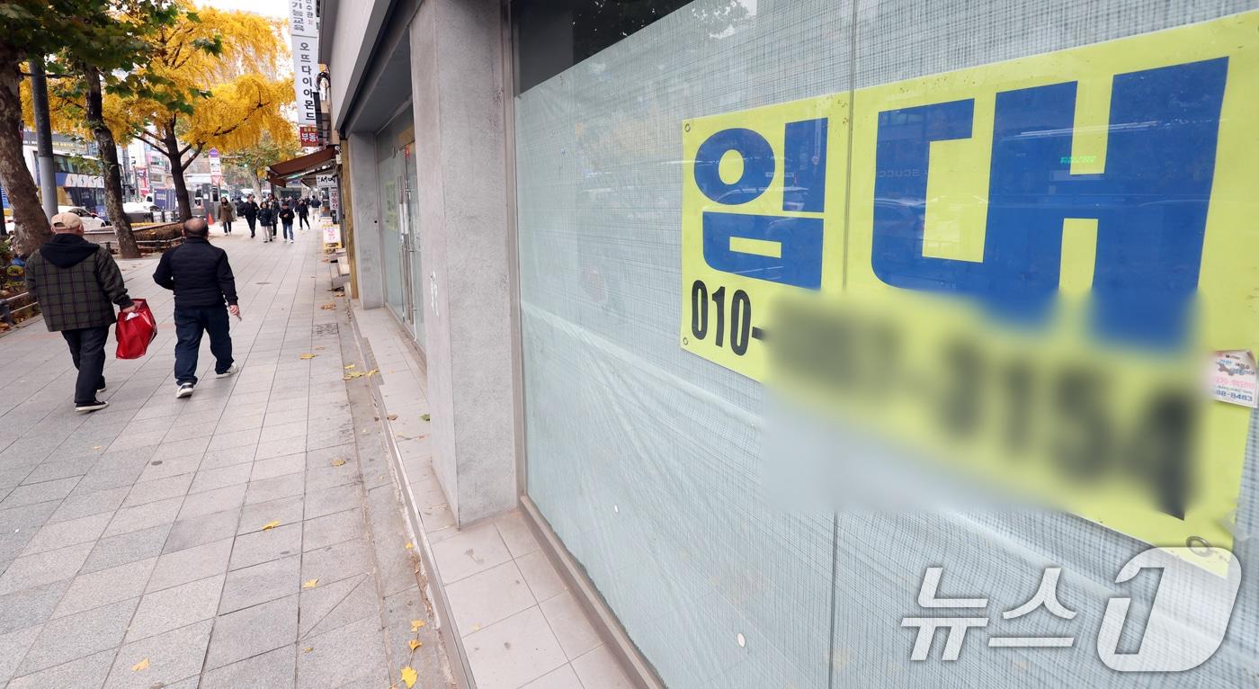 경기 침체로 소비자들이 지갑을 닫는 바람에 소상인들이 벼랑 끝으로 내몰리고 있다. 대구 도심 상가 건물 중 텅텅 빈 곳이 부지기수다. <뉴스1 자료> ⓒ News1 DB