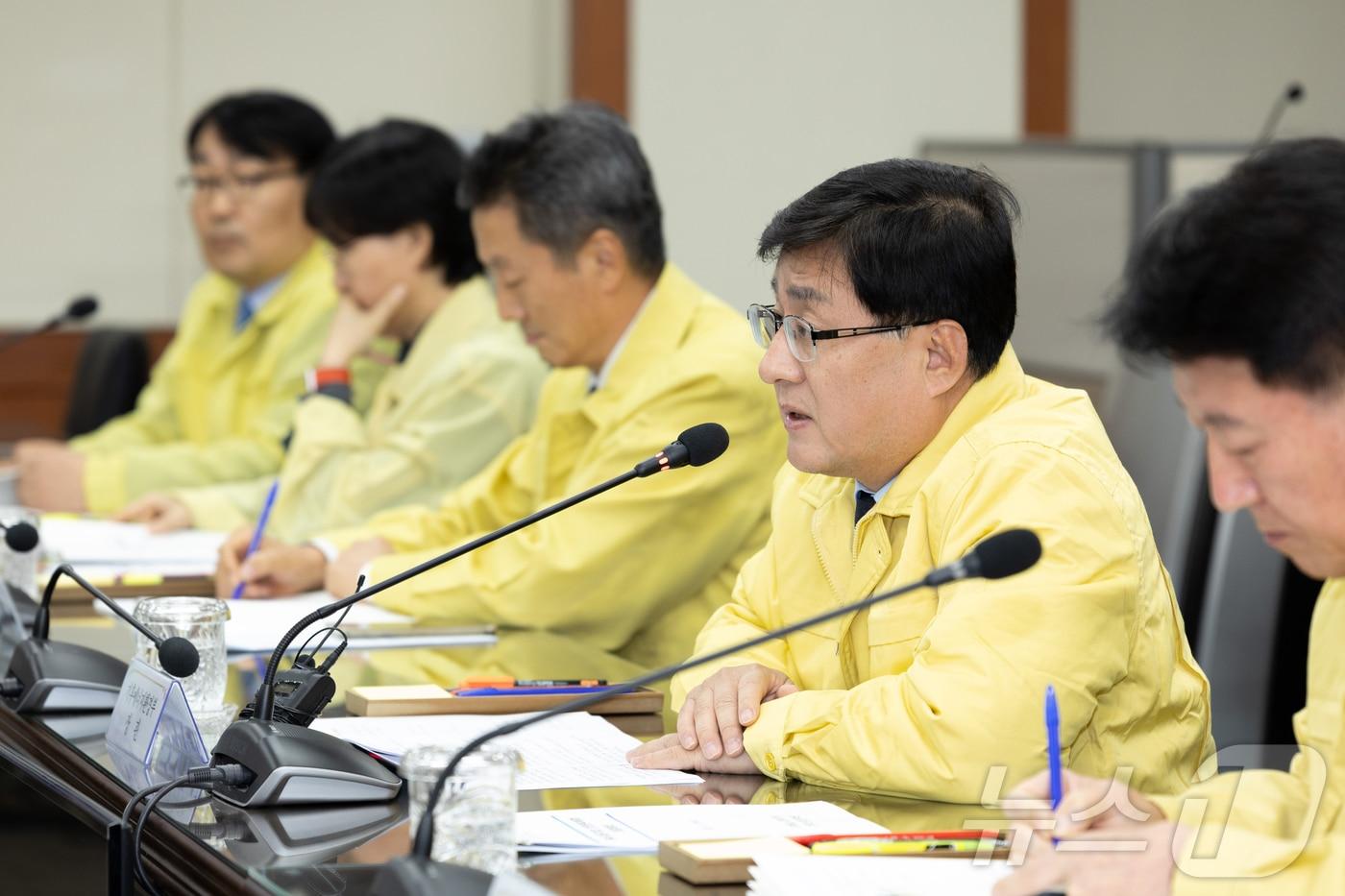 김성환 기후에너지환경부장관이 26일 서울 여의도 한국전력공사 남서울본부에서 '에너지공기업 안전관리체계 점검회의'를 주재하고 있다. (기후에너지환경부 제공. 재판매 및 DB 금지) 2025.11.26/뉴스1