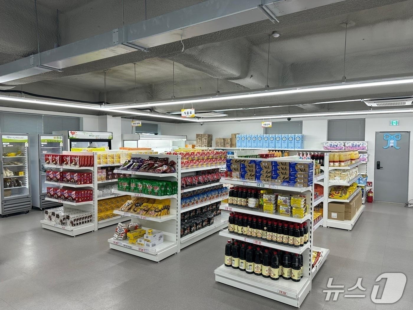 본문 이미지 - 전북지역 내 한 푸드뱅크 내부 모습.&#40;전북도 제공. 재판매 및 DB금지&#41;/뉴스1 