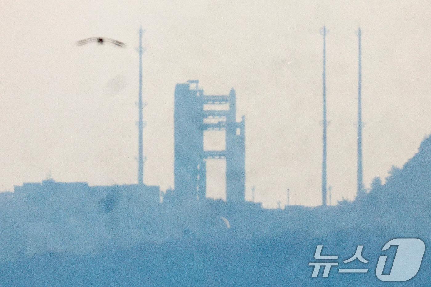 본문 이미지 - 한국형 발사체 누리호(KSLV-Ⅱ)가 26일 전남 고흥군 나로우주센터에서 4차 발사를 준비하고 있다.  2025.11.26 ⓒ 뉴스1 안은나 기자