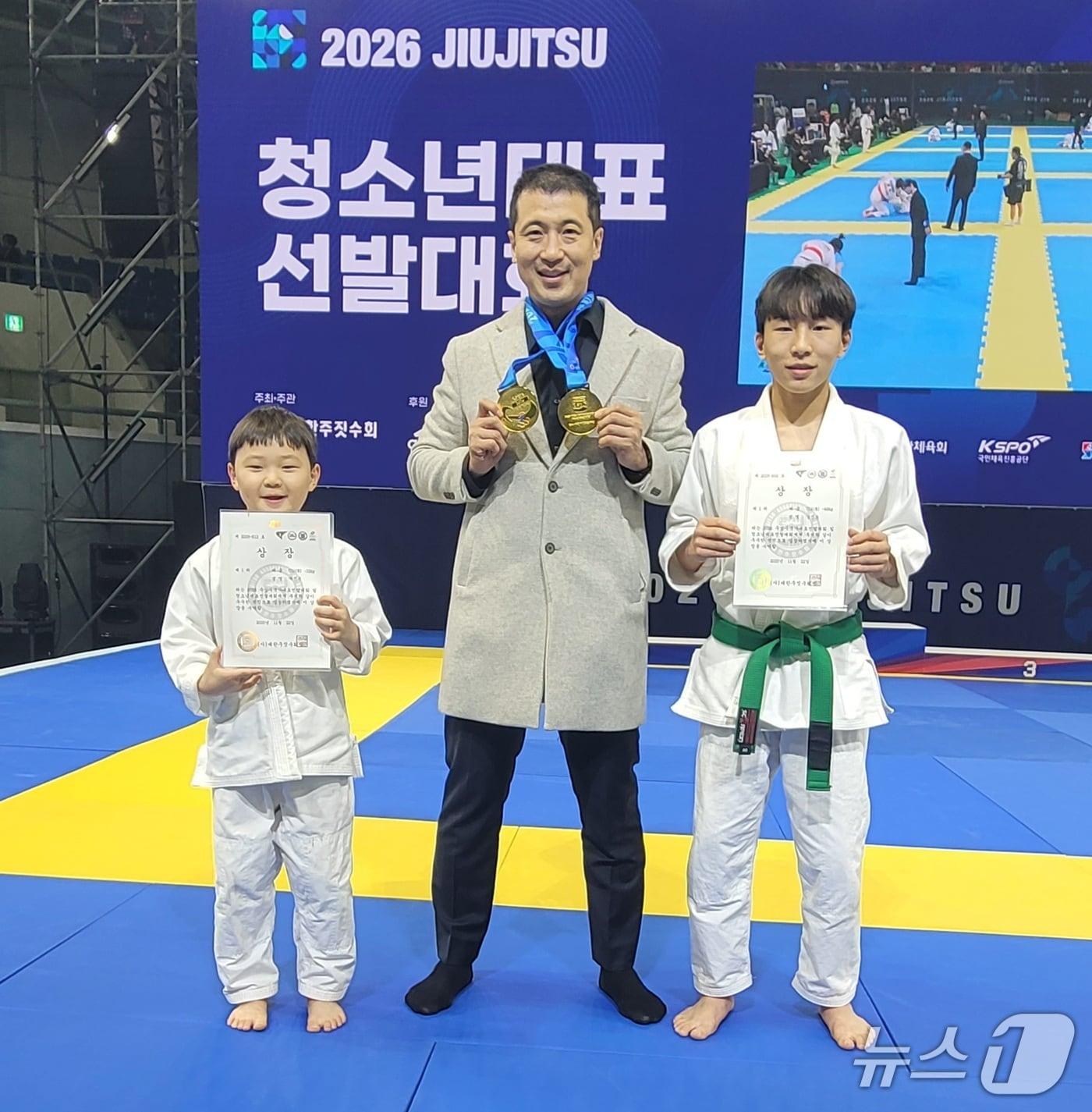 본문 이미지 - 박진우 군&#40;사진왼쪽&#41;과 강진모 군&#40;사진 오른쪽&#41;.독자제공 