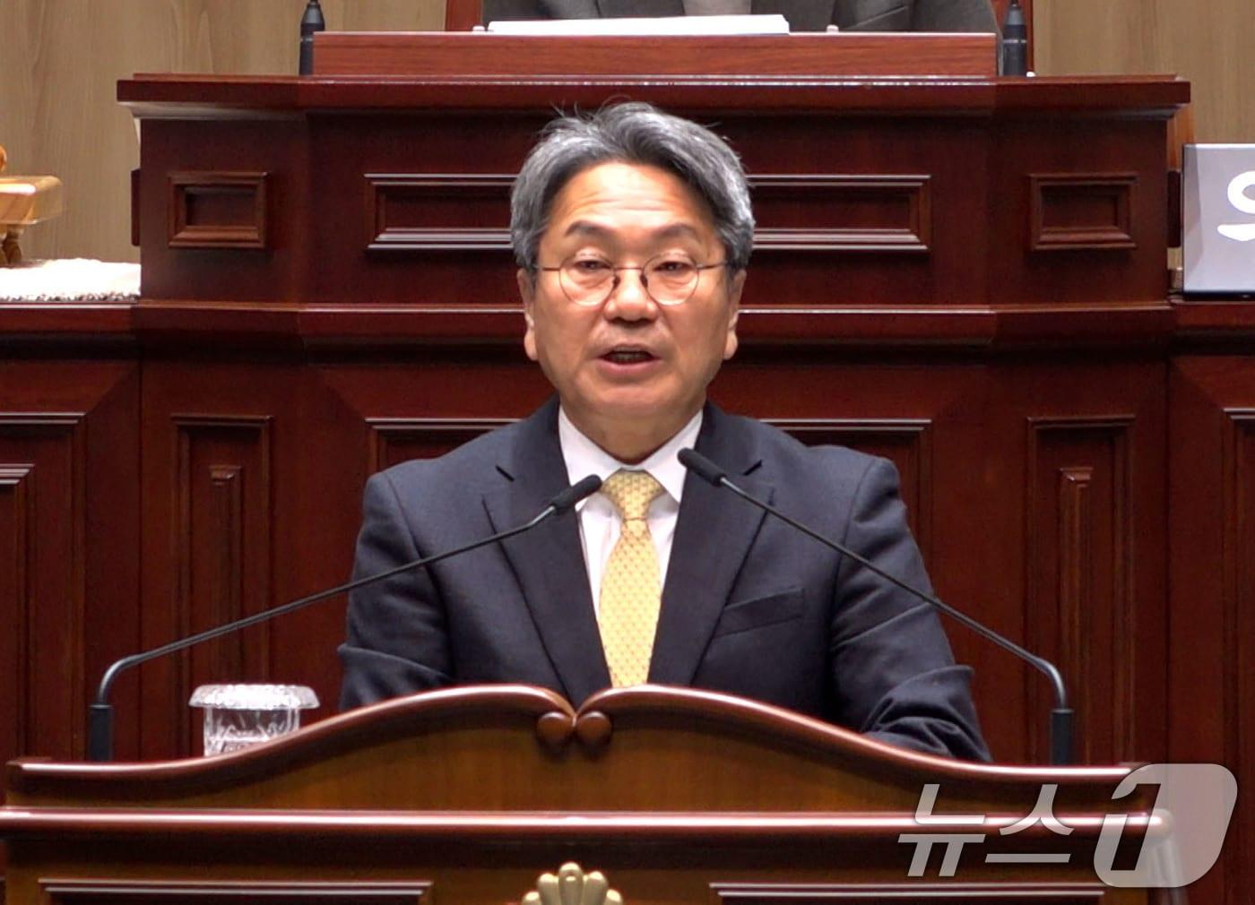 본문 이미지 - 강기정 광주시장이 26일 오전 시의회 본회의장에서 열린 제338회 제2차 정례회 제3차 본회의에 참석, 2026년도 광주광역시 일반 및 특별회계 세입‧세출예산안 제출에 따른 시정연설을 하고 있다.&#40;광주시 제공. 재판매 및 DB 금지&#41; 