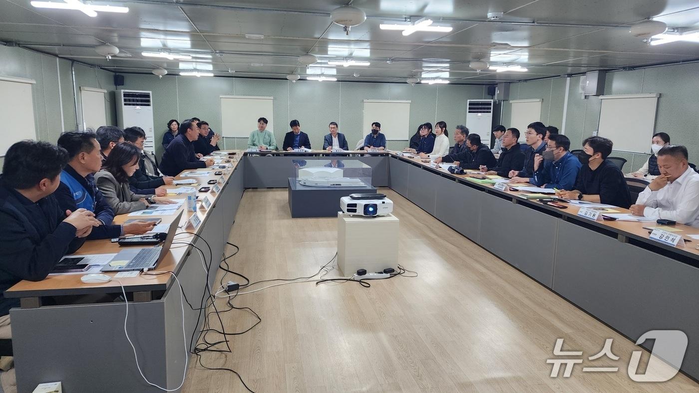 제6차 새만금 수목관리협의회 모습 &#40;산림청 제공.재판매 및 DB금지&#41;/뉴스1