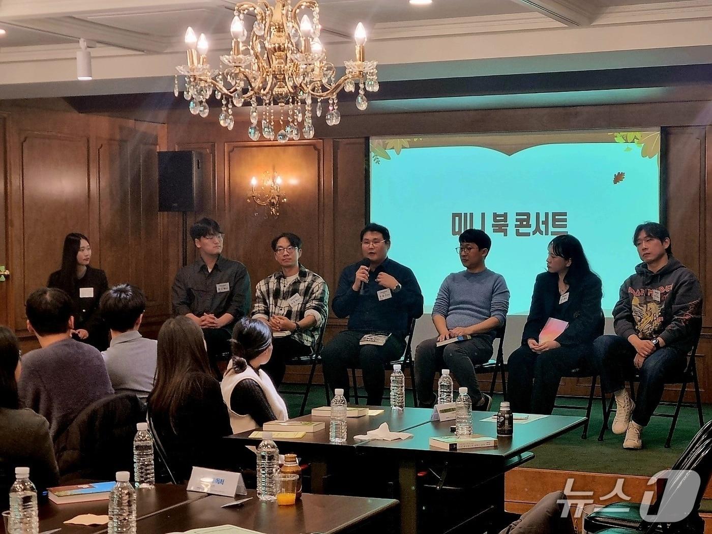 본문 이미지 - 청춘Starrt 장학생 북멘토링 행사 사진&#40;서울시 제공&#41;