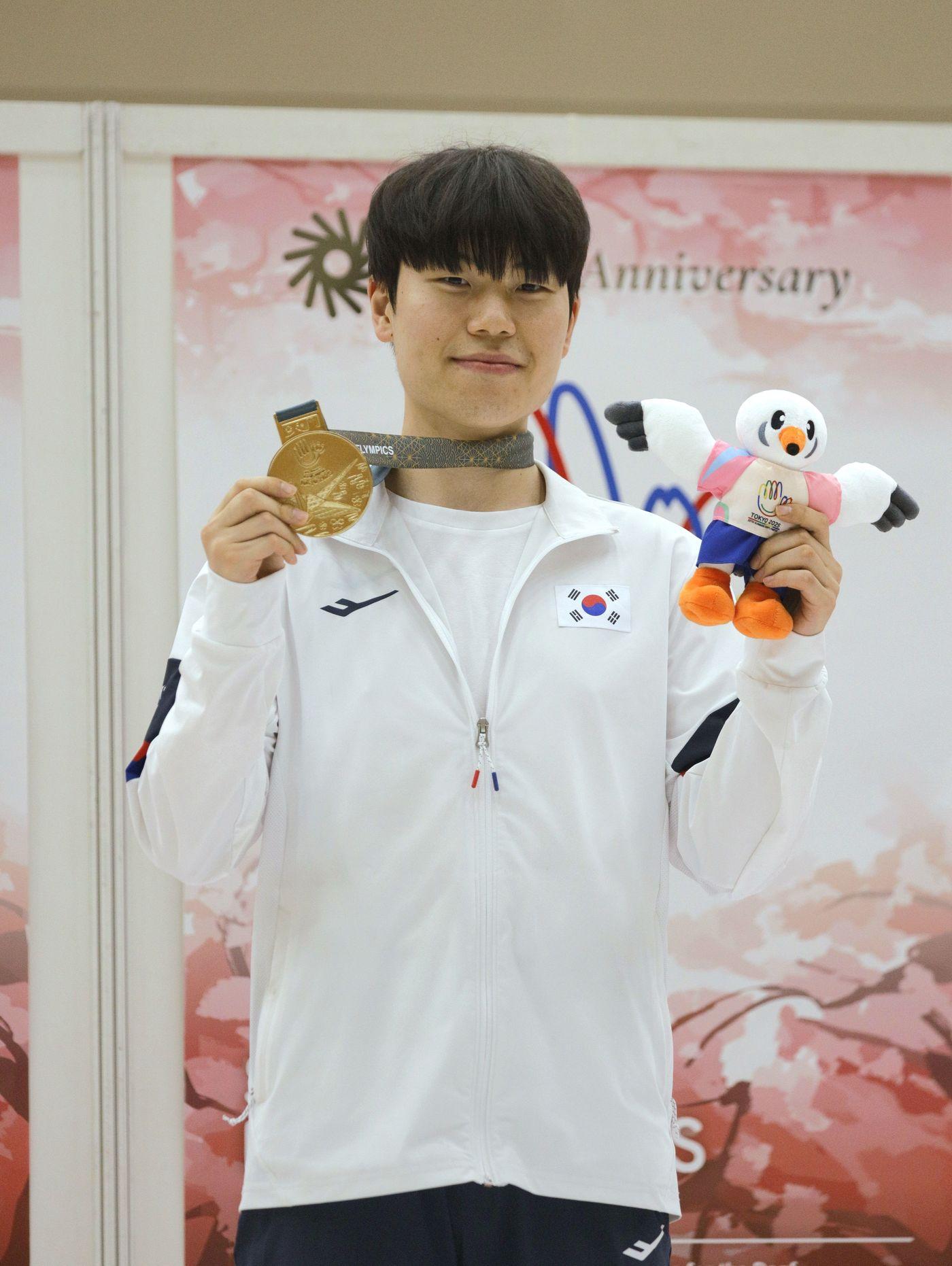 본문 이미지 - 도쿄 데플림픽 남자 25m 속사 권총에서 금메달을 획득한 이승화.&#40;한국농아인스포츠연맹 제공&#41;