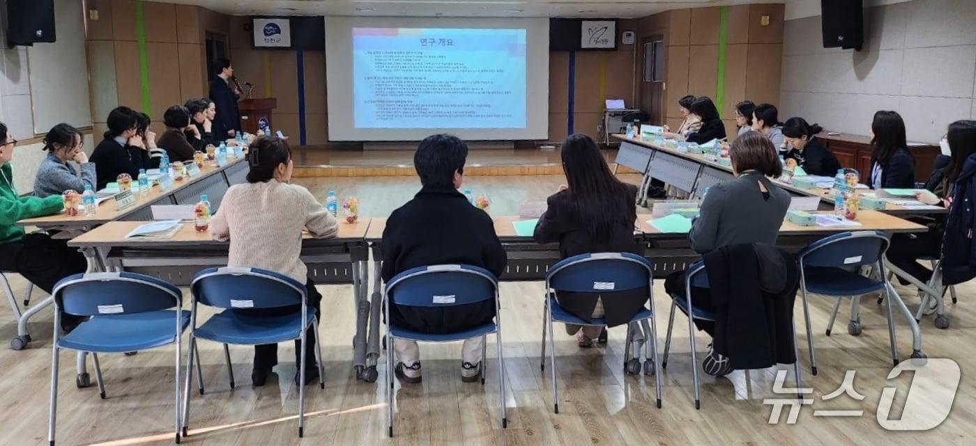 충북 진천군 정신건강복지센터는 26일 진천군보건소에서 2025년 진천군 자살 예방 조사연구사업 결과보고회를 개최했다.&#40;진천군 제공, 재판매 및 DB금지&#41;/뉴스1