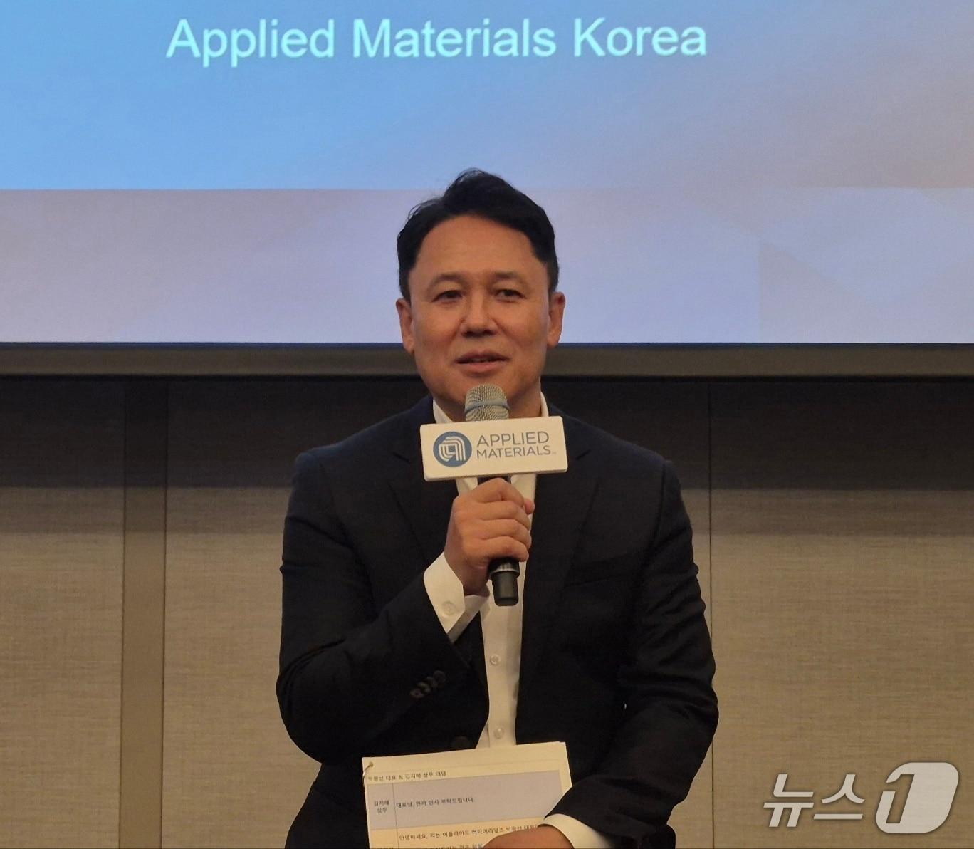 본문 이미지 - 박광선 어플라이드 머티어리얼즈 코리아 대표가 26일 기자간담회에서 발언하고 있다. 2025.11.26/뉴스1