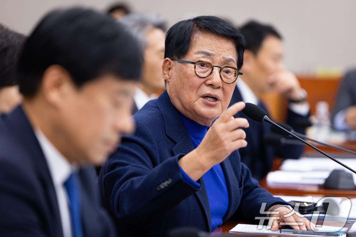 박지원 더불어민주당 의원. 2025.11.26/뉴스1 ⓒ News1 유승관 기자