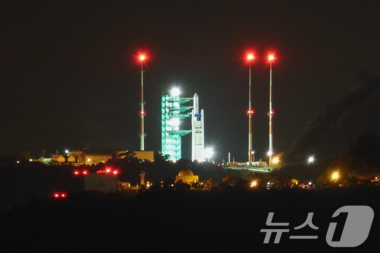 본문 이미지 - 4차 발사를 앞둔 한국형 발사체 누리호(KSLV-Ⅱ)가 전남 고흥군 나로우주센터에 서있다. 2025.11.26/뉴스1 ⓒ News1 안은나 기자