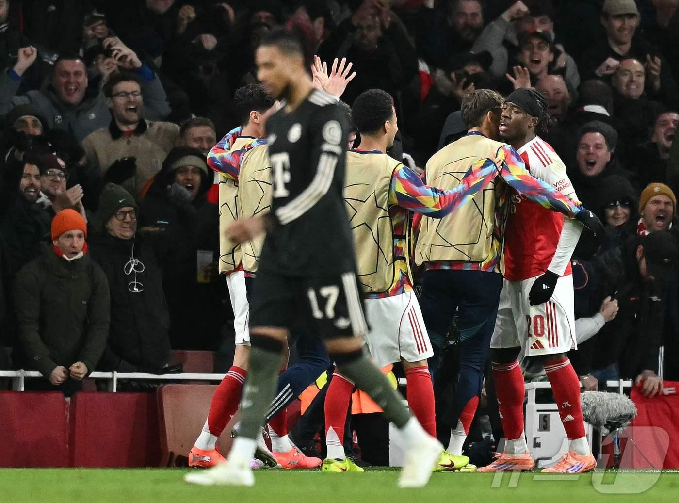 본문 이미지 - 바이에른 뮌헨은 27일&#40;한국시간&#41; 열린 아스널과 2025-26 UEFA 챔피언스리그&#40;UCL&#41; 리그 페이즈 5차전에서 1-3으로 졌다. ⓒ AFP=뉴스1