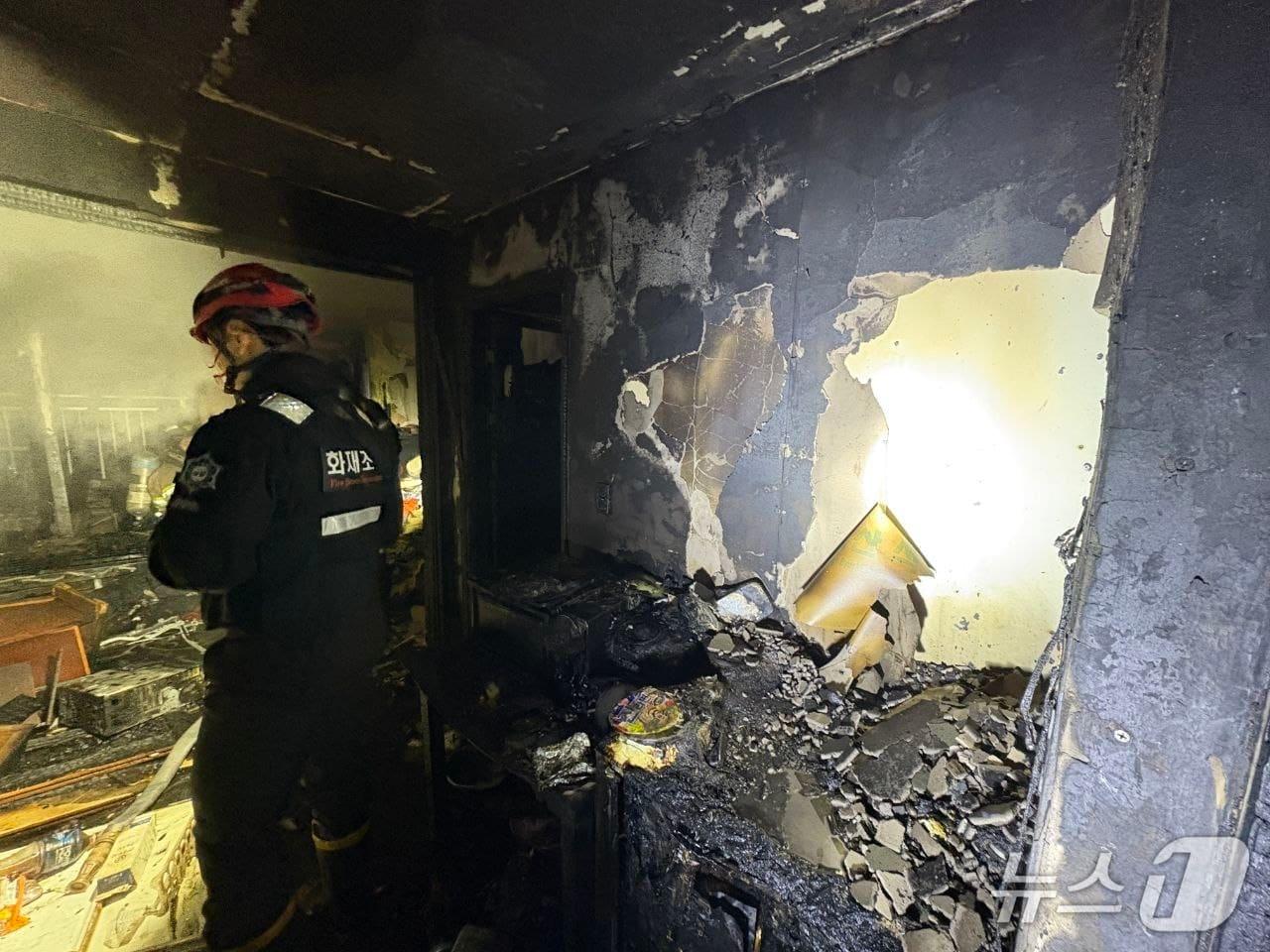본문 이미지 - 화재현장&#40;경기 김포소방서 제공/뉴스1&#41;