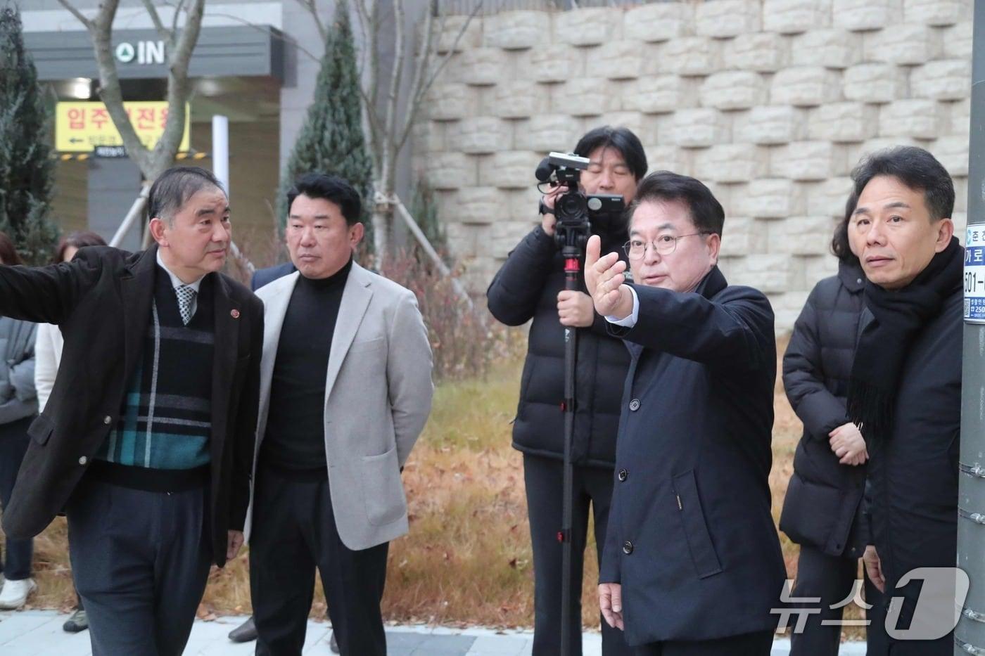 육동한 춘천시장, 학곡지구 교통 상황 점검.&#40;춘천시 제공, 재판매 및 DB금지&#41;
