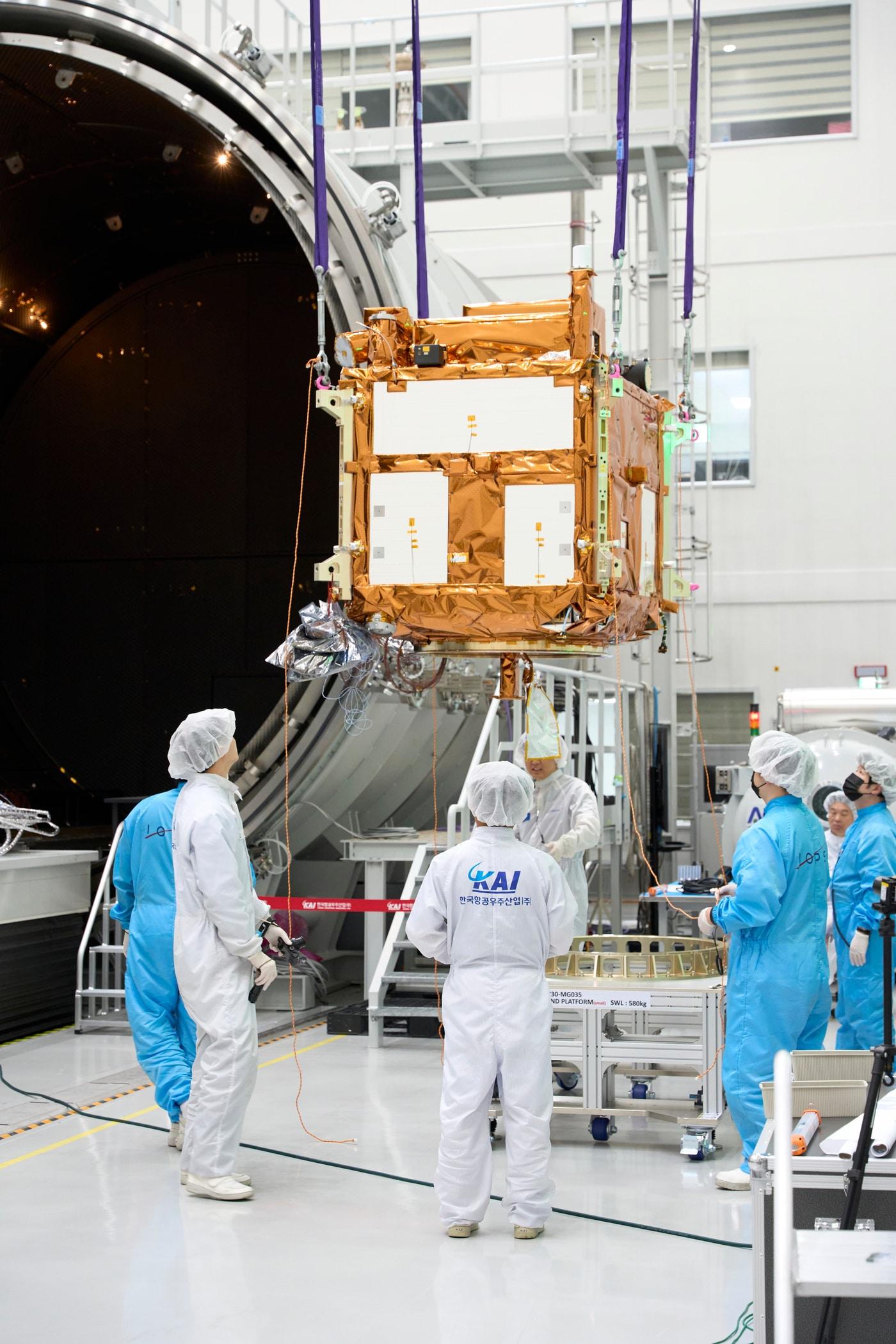 본문 이미지 - KAI 우주센터 차세대중형위성 3호 제작현장. (KAI 제공)