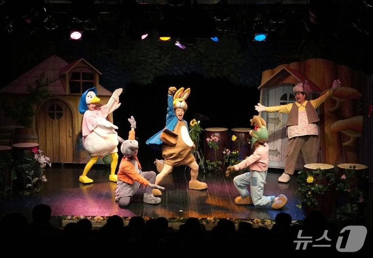 본문 이미지 - 대구 달성문화재단 아동극 시리즈의 마지막 공연인 '피터래빗' 장면. (대구 달성문화재단 제공. 재판매 및 DB금지)