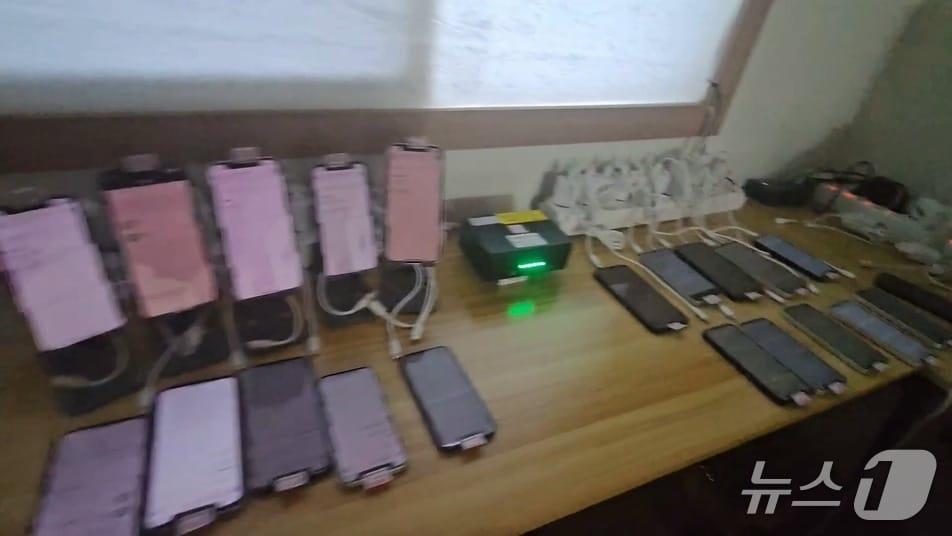 본문 이미지 - 범행에 사용된 휴대전화 중계기.&#40;경기남부경찰청 제공&#41;