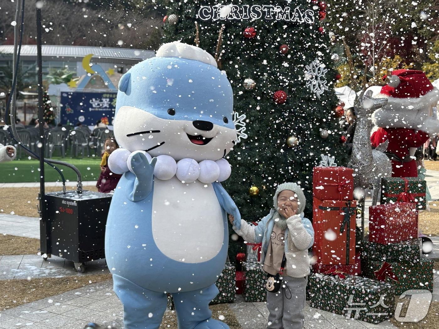 본문 이미지 - 진주 진양호 공원 눈꽃축제 장면(진주시 제공. 재판매 및 DB금지).