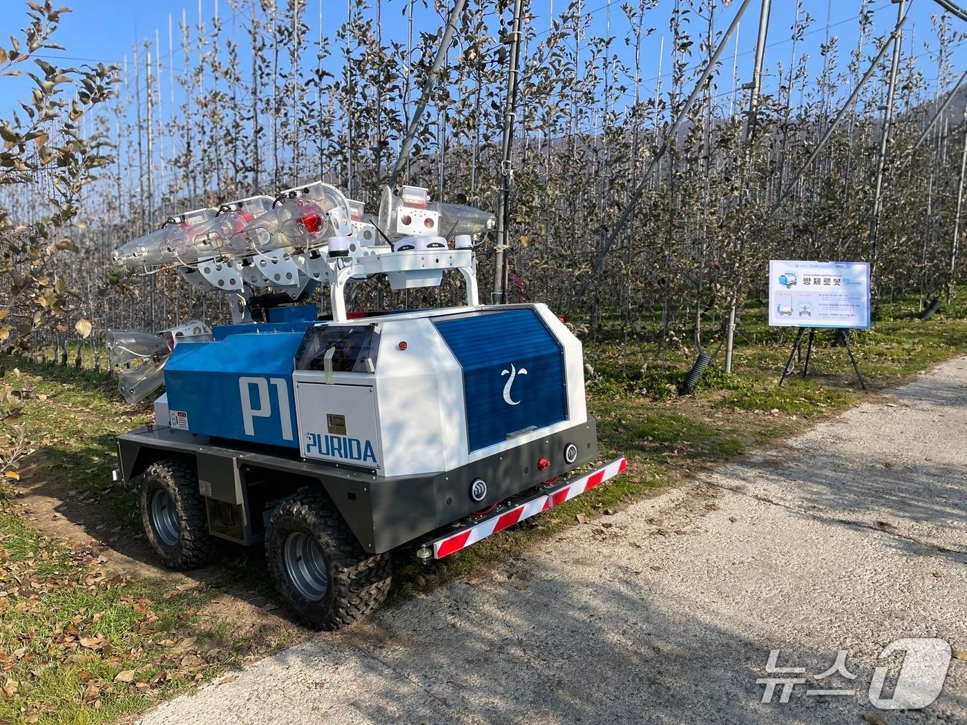 본문 이미지 - 지능형 방제로봇. (농진원 제공)