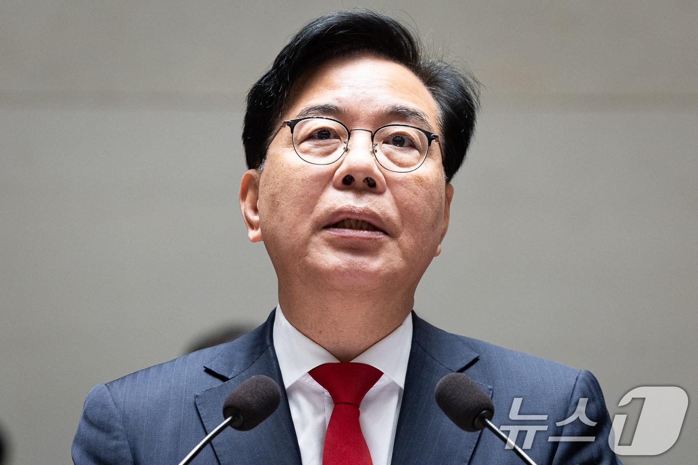 송언석 국민의힘 원내대표가 27일 서울 여의도 국회에서 열린 의원총회에서 모두 발언을 하고 있다. 2025.11.27/뉴스1 ⓒ News1 유승관 기자