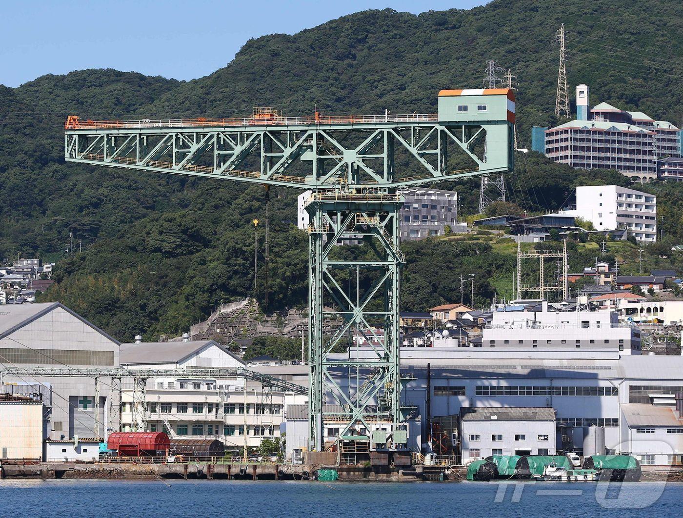 본문 이미지 - 일본 나가사키에 위치한 미쓰비시 중공업 조선소. 2014.10.08 ⓒ AFP=뉴스1 ⓒ News1 김지완 기자