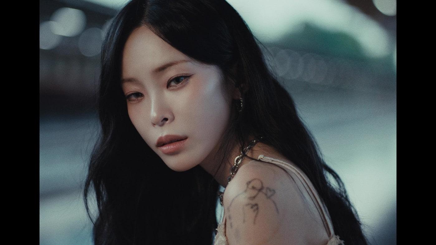 사진=헤이즈 '러브 바이러스' 뮤직비디오 갈무리