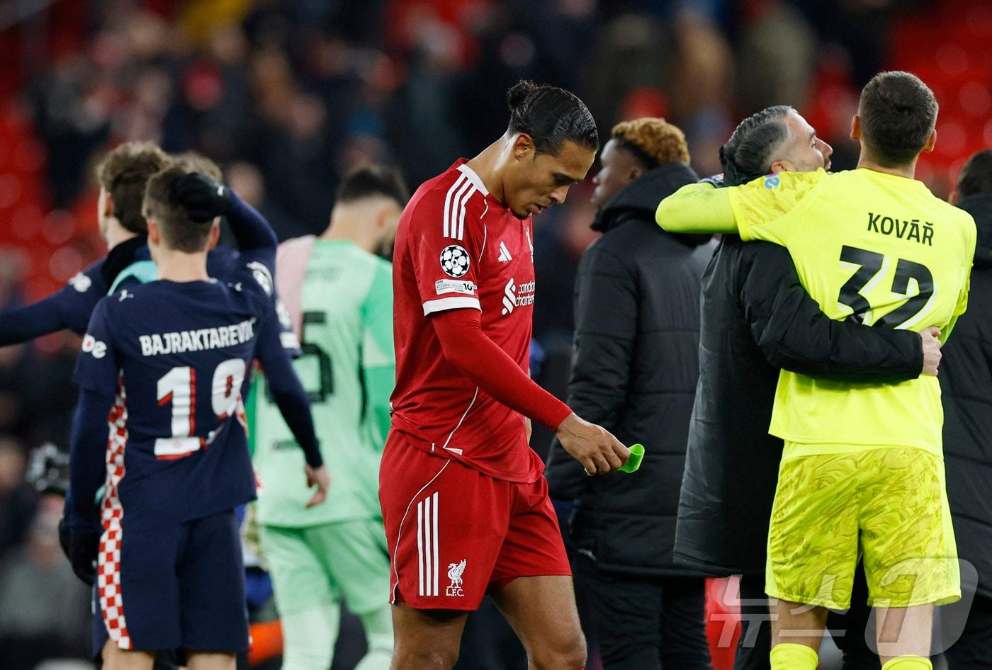 리버풀은 27일&#40;한국시간&#41; 열린 PSV 에인트호번과 2025-26 UEFA 챔피언스리그&#40;UCL&#41; 리그 페이즈 5차전에서 1-4로 대패했다. ⓒ 로이터=뉴스1