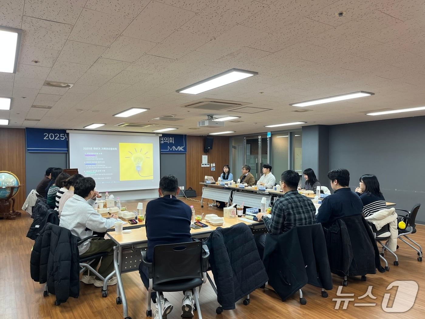 본문 이미지 - 지난 21일 국립해양박물관에서 열린 '2025년 하반기 해양수산 분야 기록관리협의회' 모습 (박물관 제공. 재판매 및 DB금지)