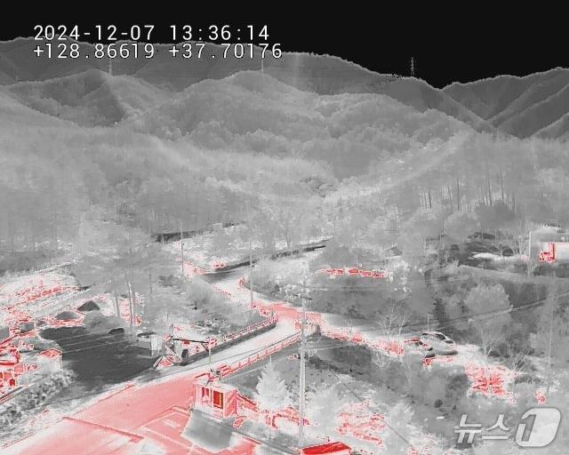 본문 이미지 - 열화상 드론.&#40;강릉시 제공 재판매 및 DB 금지&#41; 2025.11.27/뉴스1