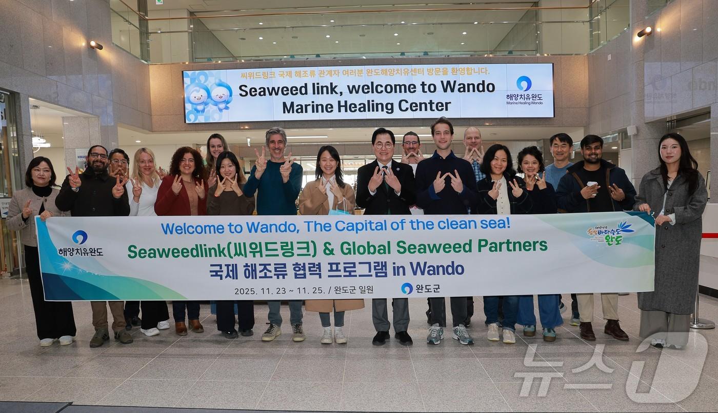 씨위드링크 관계자, 완도군 해양치유센터 체험 &#40;완도군 제공. 재판매 및 DB금지&#41; /뉴스1 