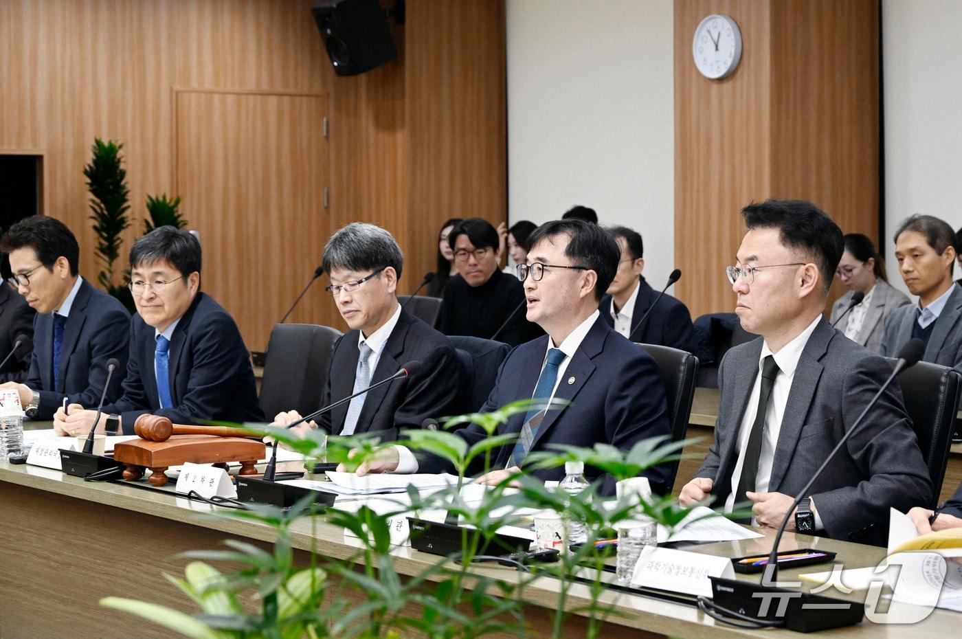 임기근 기획재정부 차관이 11월 27일 오후 서울 영등포 한국수출입은행에서 열린 &#39;제11차 재정사업평가위원회&#39;를 주재, 모두발언을 하고 있다. 2025.11.27 &#40;기획재정부 제공&#41;/뉴스1 ⓒ News1 청사사진기자단