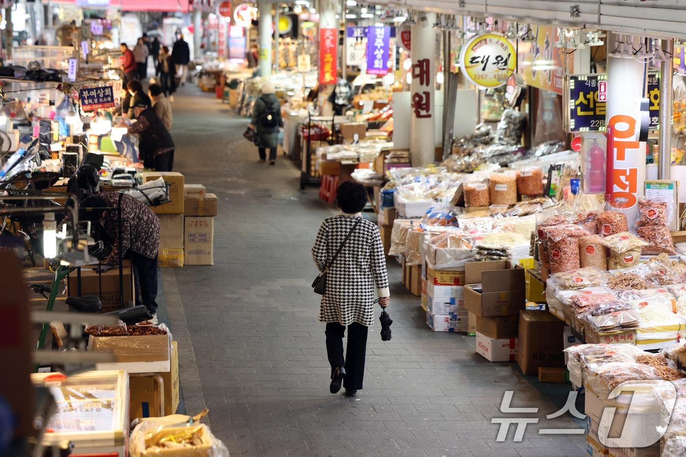 서울 시내 한 전통시장이 한산한 모습을 보이고 있다. &#40;자료사진&#41;ⓒ News1 황기선 기자