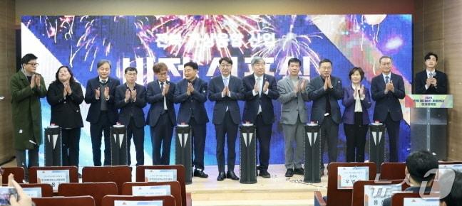 본문 이미지 - '2025 전주 콘텐츠 페어'가 27일 (사)전주정보문화산업진흥원 신산업융복합지식센터에서 개막했다(전주시 제공, 재판매 및 DB 금지)/뉴스1