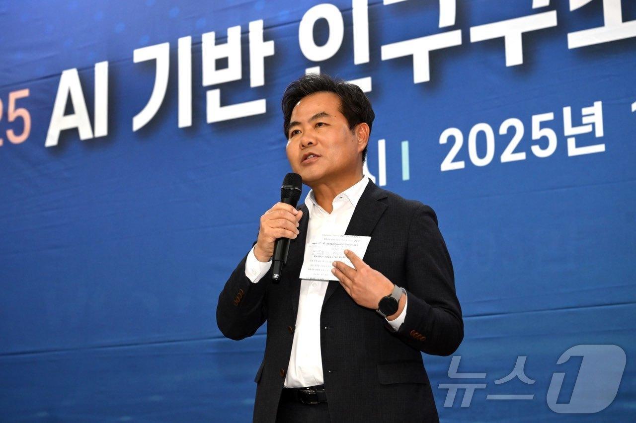 본문 이미지 - 김학홍 경북도 행정부지사는 베이비붐 세대 은퇴와 초고령사회 진입에 대비해 노동·연금·돌봄·주거·기술 전반의 구조개혁 논의에 착수했다고 말하고 있다.(경북도 제공. 재판매 및 DB금지) ⓒ News1 김대벽기자