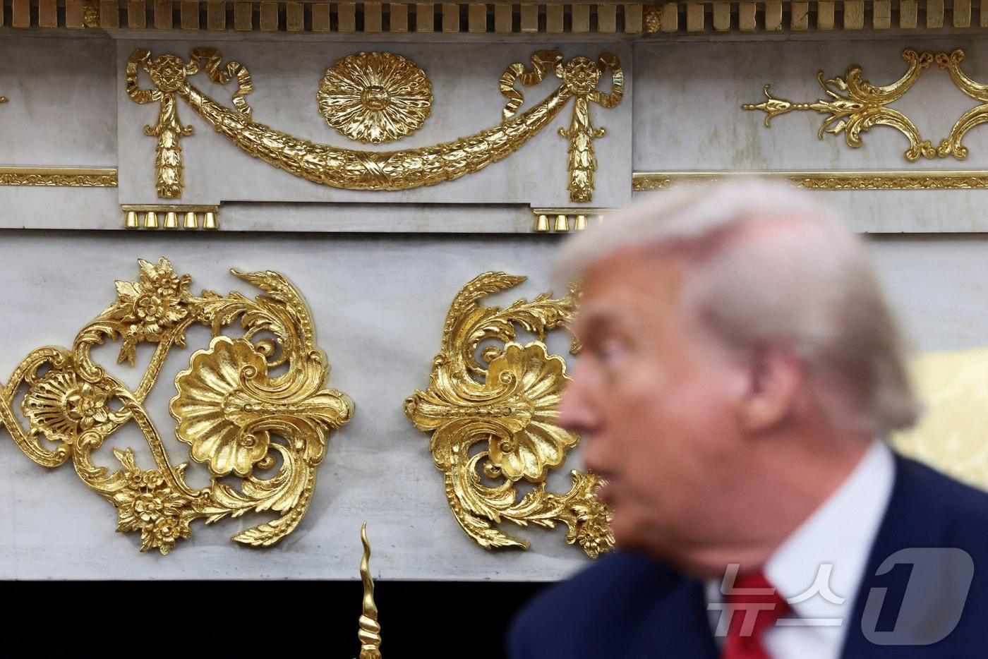 미국 백악관의 황금 장식과 트럼프 대통령. 기사 내용과 무관한 자료 사진. 2025.11.18 ⓒ 로이터=뉴스1 ⓒ News1 이지예 객원기자