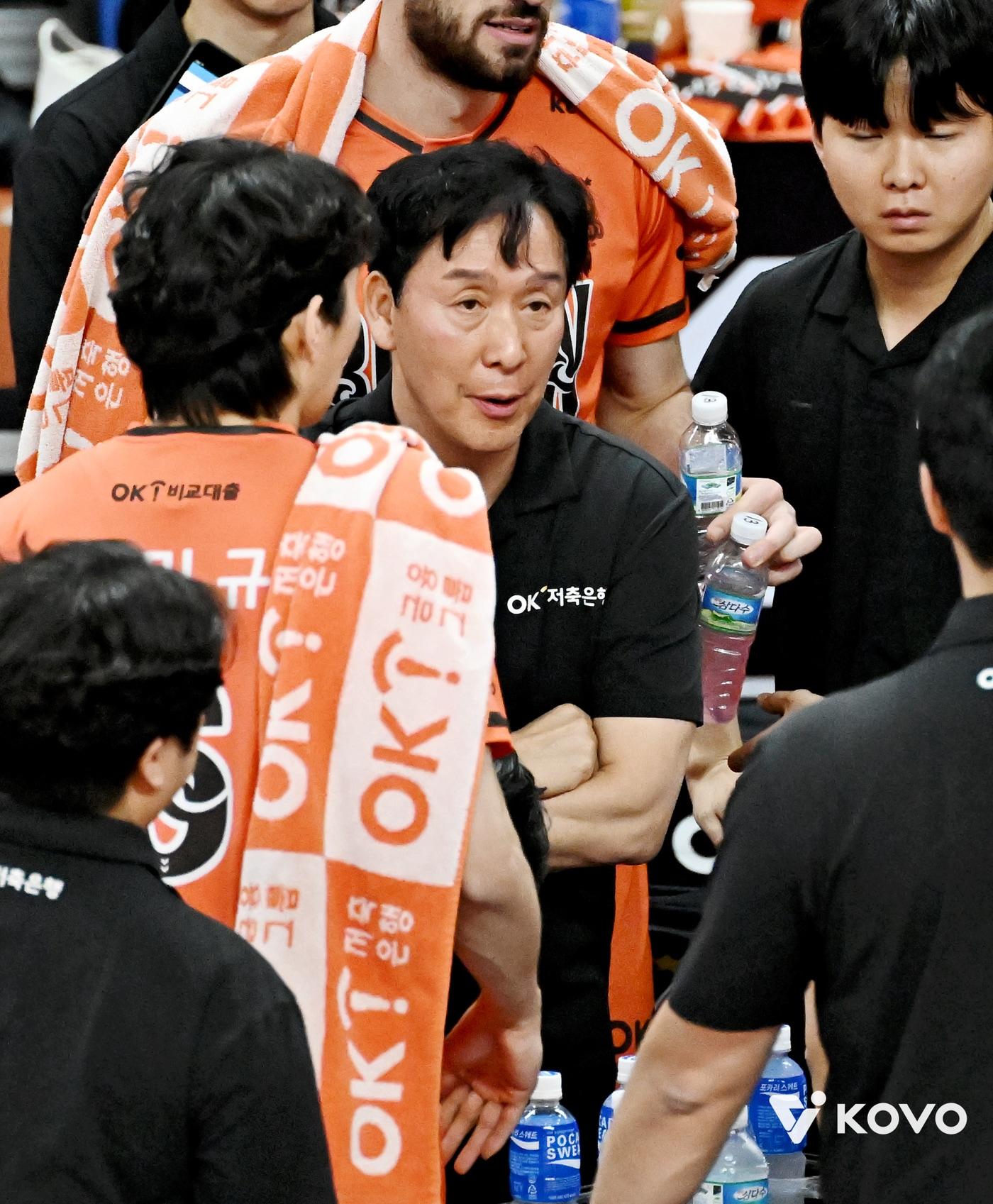 본문 이미지 - 신영철 OK저축은행 감독. &#40;KOVO 제공&#41;