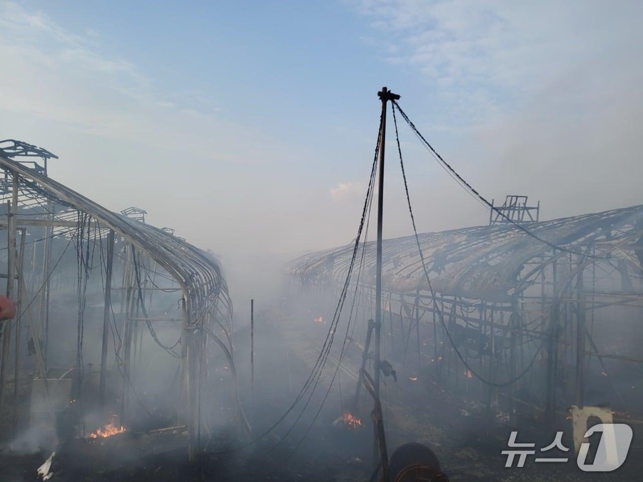 본문 이미지 - 화재현장&#40;경기 김포소방서 제공/뉴스1&#41;
