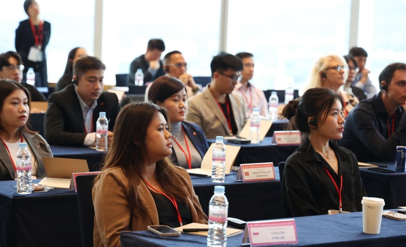 롯데가 지난 9월 해외 우수 현지 직원을 대상으로 2025 롯데 글로벌 컨퍼런스를 진행했다&#40;롯데 제공&#41;.