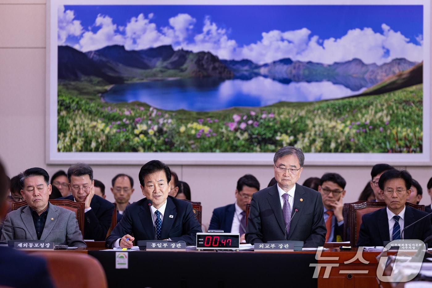 정동영 통일부 장관이 28일 서울 여의도 국회에서 열린 제429회 국회&#40;정기회&#41; 외교통일위원회 제7차 전체회의에서 의원 질의에 답하고 있다. 2025.11.28/뉴스1 ⓒ News1 유승관 기자