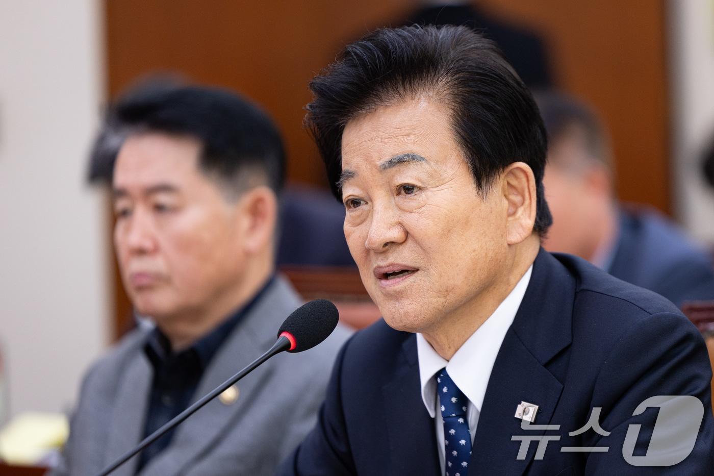 정동영 통일부 장관이 28일 서울 여의도 국회에서 열린 제429회 국회&#40;정기회&#41; 외교통일위원회 제7차 전체회의에서 의원 질의에 답하고 있다. 2025.11.28/뉴스1 ⓒ News1 유승관 기자