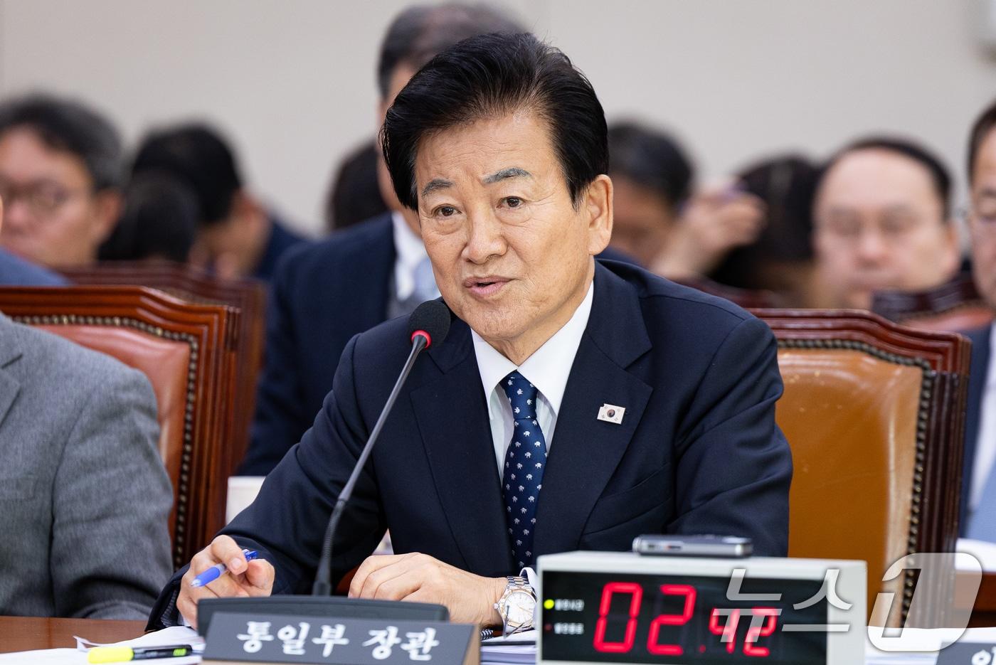 정동영 통일부 장관이 28일 서울 여의도 국회에서 열린 제429회 국회&#40;정기회&#41; 외교통일위원회 제7차 전체회의에서 의원 질의에 답하고 있다. 2025.11.28/뉴스1 ⓒ News1 유승관 기자