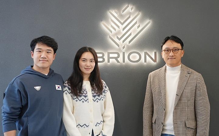 본문 이미지 - 아이스댄스의 권예, 임해나와 임우택 브리온컴퍼니 대표. &#40;브리온컴퍼니 제공&#41;