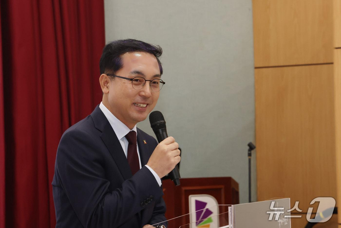 박희조 동구청장이 ‘고3 수험생을 위한 맞춤형 부동산 교육’에 앞서 인사말을 하고 있다.&#40;동구 제공. 재판매 및 DB금지&#41;/뉴스1