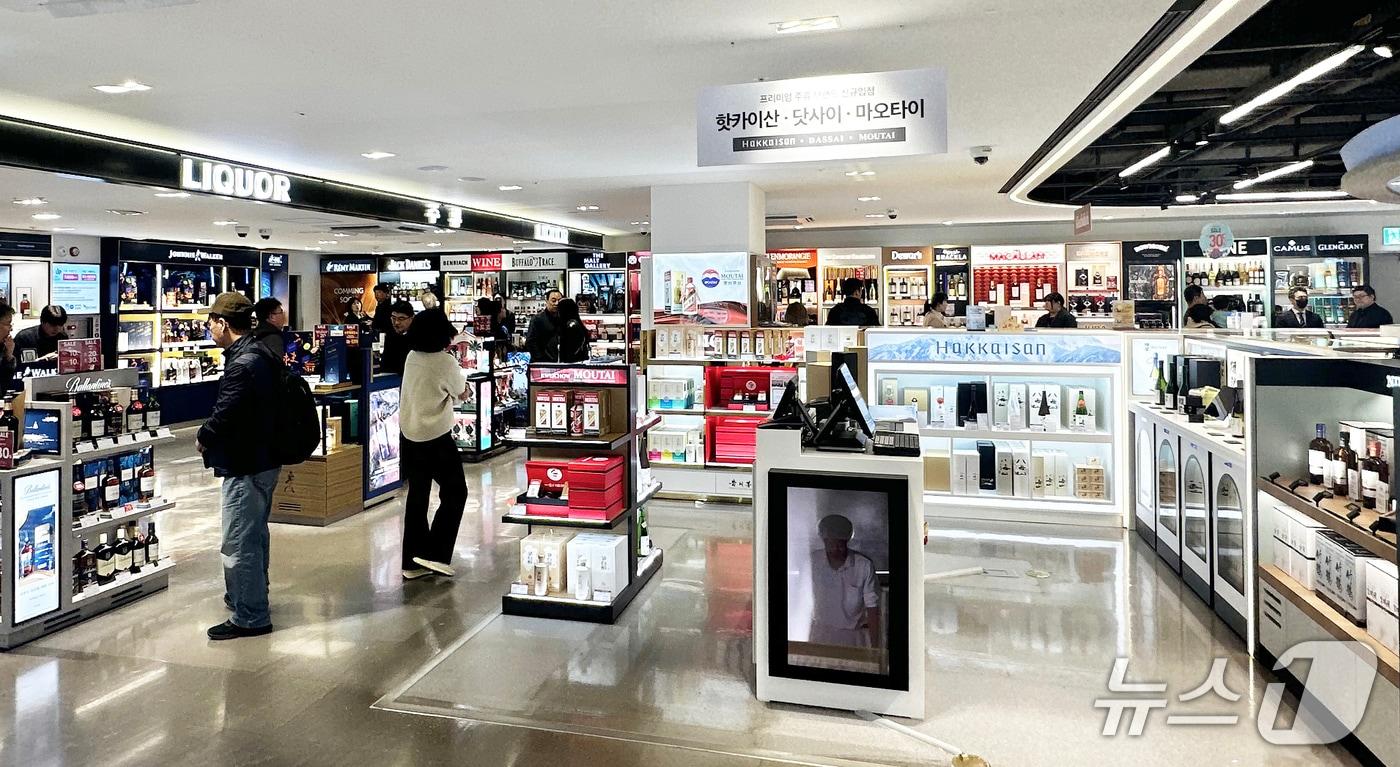 새 단장한 JDC면세점 제주공항점.(JDC 제공, 재판매 및 DB 금지)