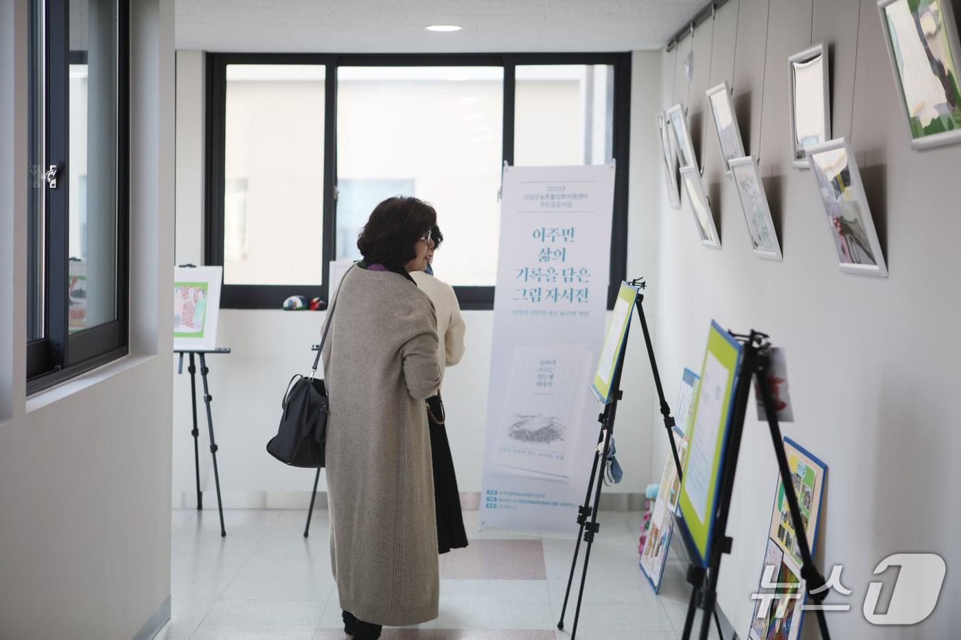  단양군의회와 단양군청을 잇는 미니 갤러리.(단양군의회 제공. 재판매 및 DB금지)/뉴스1 