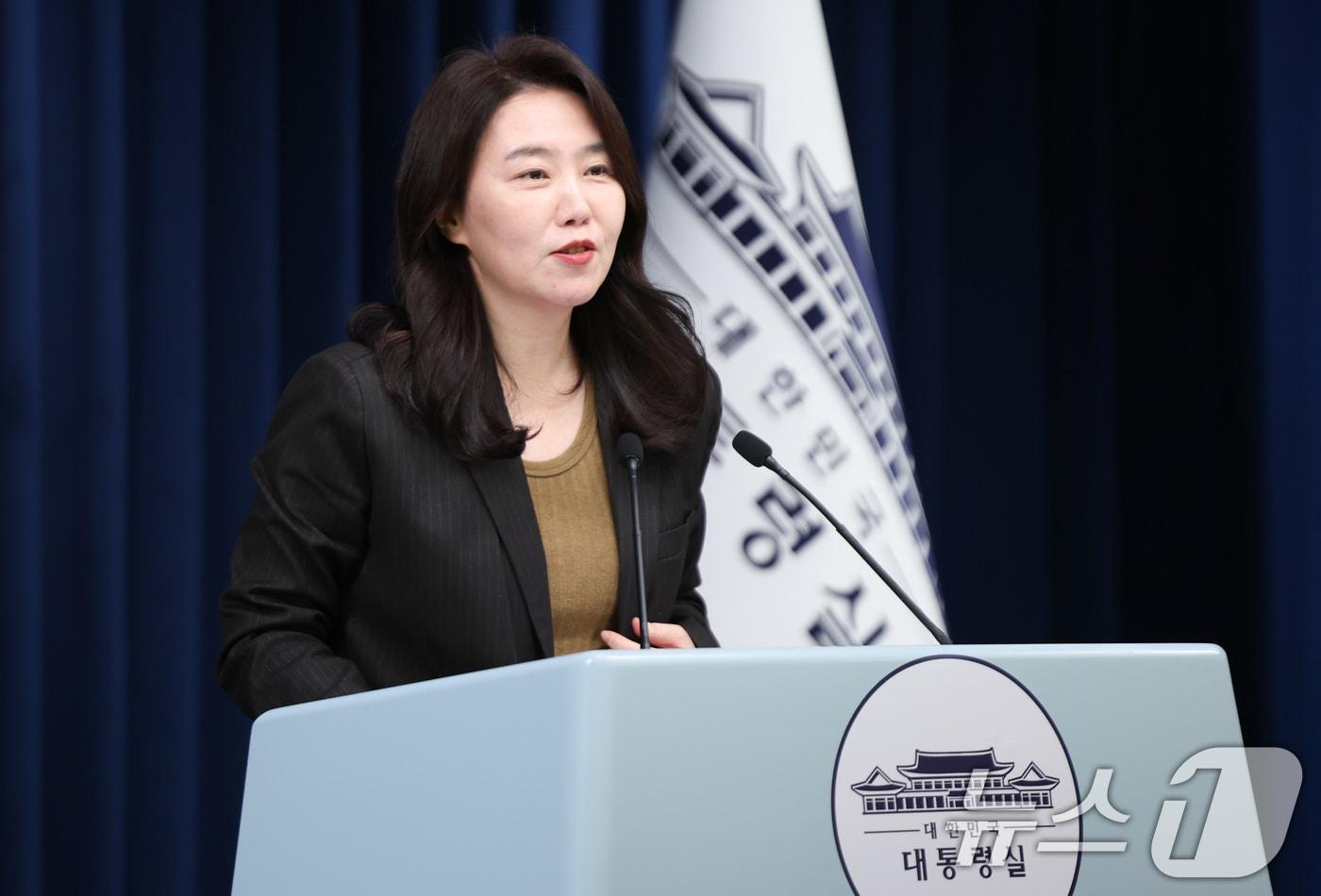 강유정 대통령실 대변인이 28일 서울 용산 대통령실 청사에서 이재명 대통령의 국정원 방문 및 인사 관련 브리핑을 하고 있다. 2025.11.28/뉴스1 ⓒ News1 허경 기자