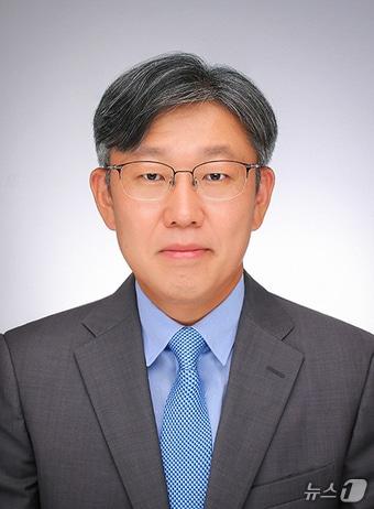 본문 이미지 - 이재명 대통령이 28일 국토교통부 제1차관에 김이탁 경인여대 항공서비스학과 겸임교수를 임명했다. &#40;대통령실 제공. 재판매 및 DB 금지&#41; 2025.11.28/뉴스1 ⓒ News1 허경 기자