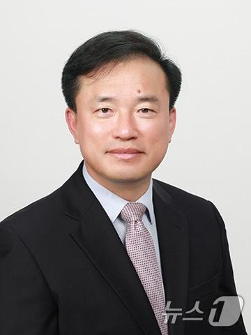 본문 이미지 - 이재명 대통령이 28일 방송미디어통신위원회 위원장 후보자에 김종철 연세대 법학전문대학원 교수를 지명했다. &#40;대통령실 제공. 재판매 및 DB 금지&#41; 2025.11.28/뉴스1 ⓒ News1 허경 기자